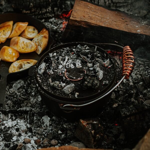 Polished Cast Iron Dutch Oven - 4qt - Image 4